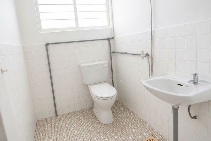 2-storey Terraced House for Sale in Taman Kluang (Kluang) - May Tan - Bathroom - PropertyGuru.com.my