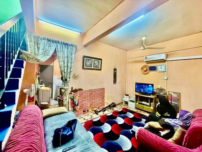 2-storey Terraced House for Sale in Taman Cheras Jaya (Cheras) - Azli Ibrahim - Living Room - PropertyGuru.com.my