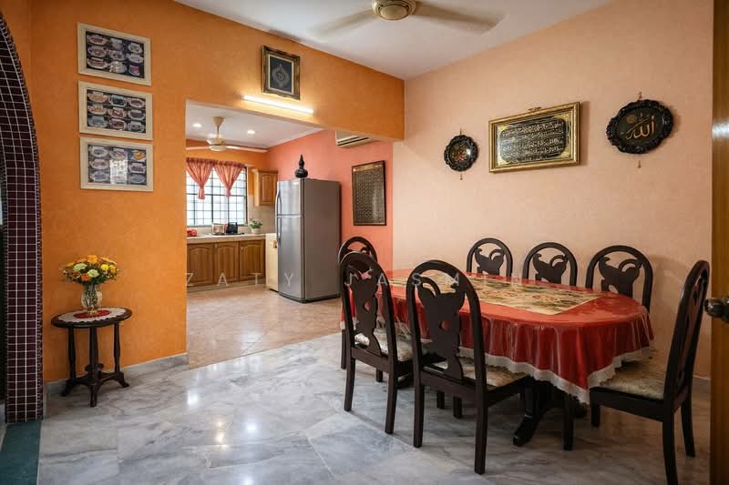 2-storey Terraced House for Sale in Usj 11 (Subang Jaya) - Zaty Jasmin - Dining Room - PropertyGuru.com.my