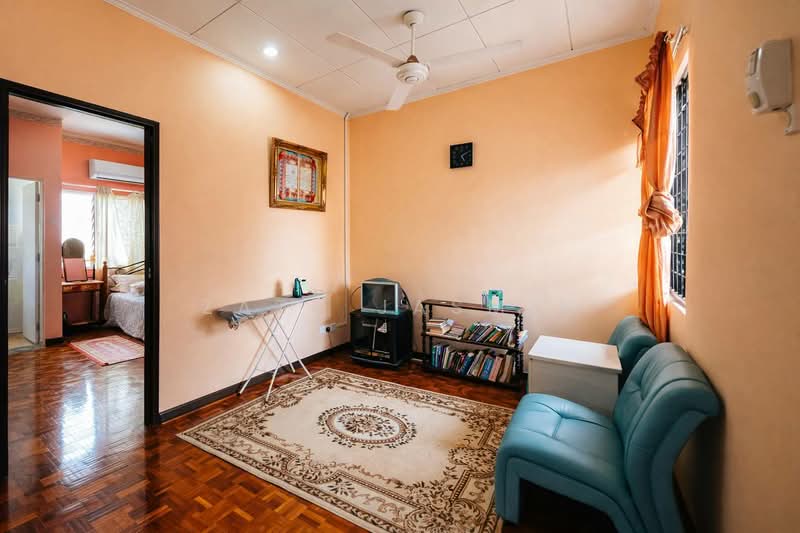 2-storey Terraced House for Sale in Usj 11 (Subang Jaya) - Zaty Jasmin - Living Room - PropertyGuru.com.my