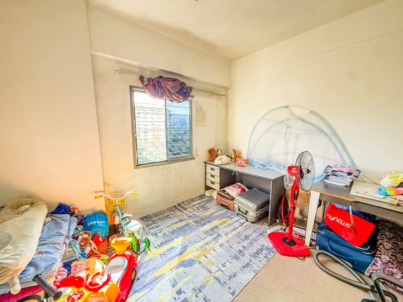 Rumah Flat untuk Dijual di Permai Court 2 - Azli Ibrahim - Bedroom - PropertyGuru.com.my