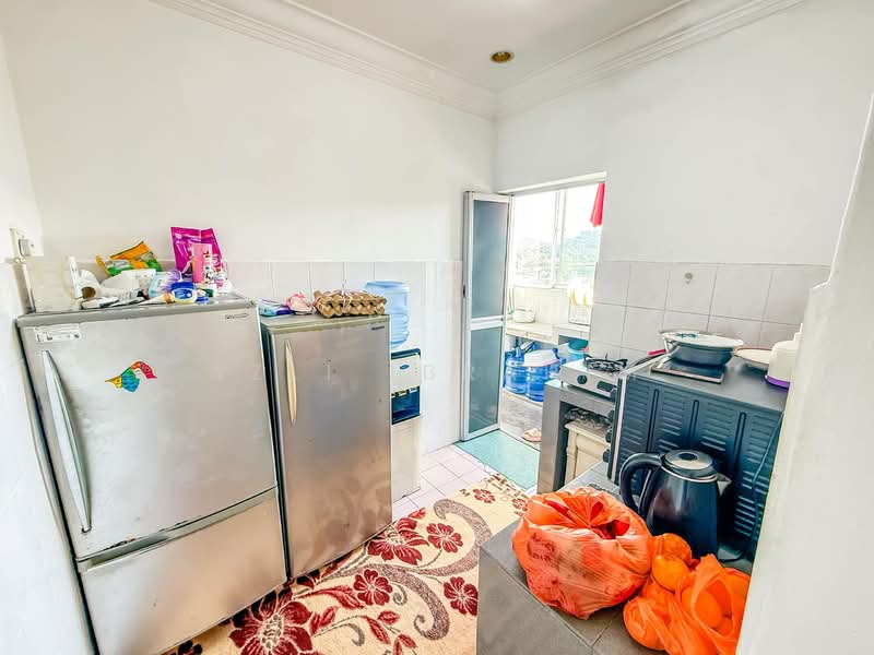Rumah Flat untuk Dijual di Permai Court 2 - Azli Ibrahim - Kitchen - PropertyGuru.com.my