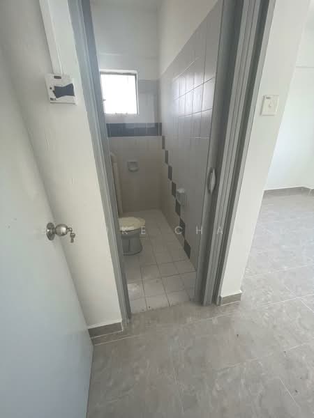 Kondominium untuk Dijual di Seri Mas Condominium - Brooke Chang - Bathroom - PropertyGuru.com.my