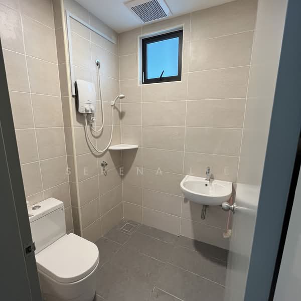 Servis Apartment untuk Disewa di B11 Parkland Residence - Serena Lee - Bathroom - PropertyGuru.com.my