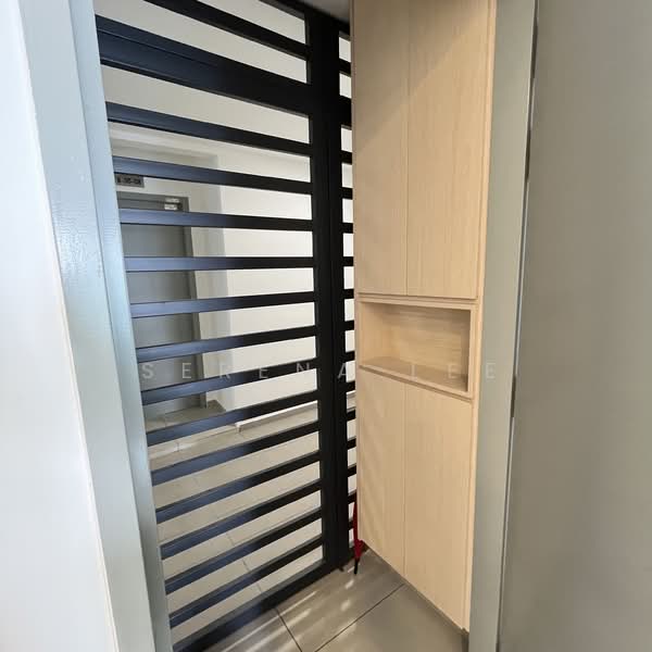 Servis Apartment untuk Disewa di B11 Parkland Residence - Serena Lee - Entrance - PropertyGuru.com.my
