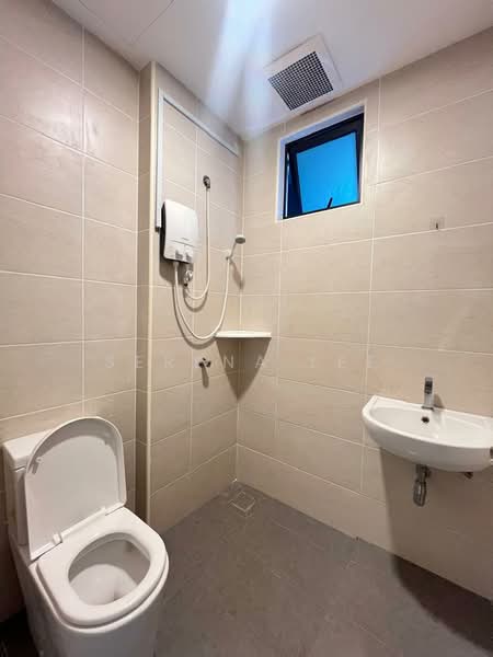 Service Residence for Rent at B11 Parkland Residence - Serena Lee - Bathroom - PropertyGuru.com.my
