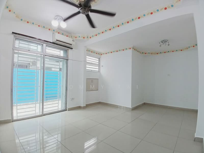 Rumah Berkembar untuk Dijual di Taman Mutiara Rini (Skudai) - Tommy Tai - Living Room - PropertyGuru.com.my