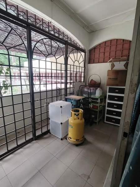 Rumah Teres 2 Tingkat untuk Dijual di Kinrara Residence (Puchong) - Yogesvaran Poovan - Balcony - PropertyGuru.com.my