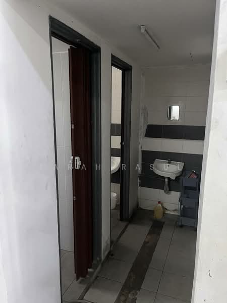 Kedai / Pejabat untuk Disewa di Sungai Buloh (Selangor) - Farah Rasul - Bathroom - PropertyGuru.com.my