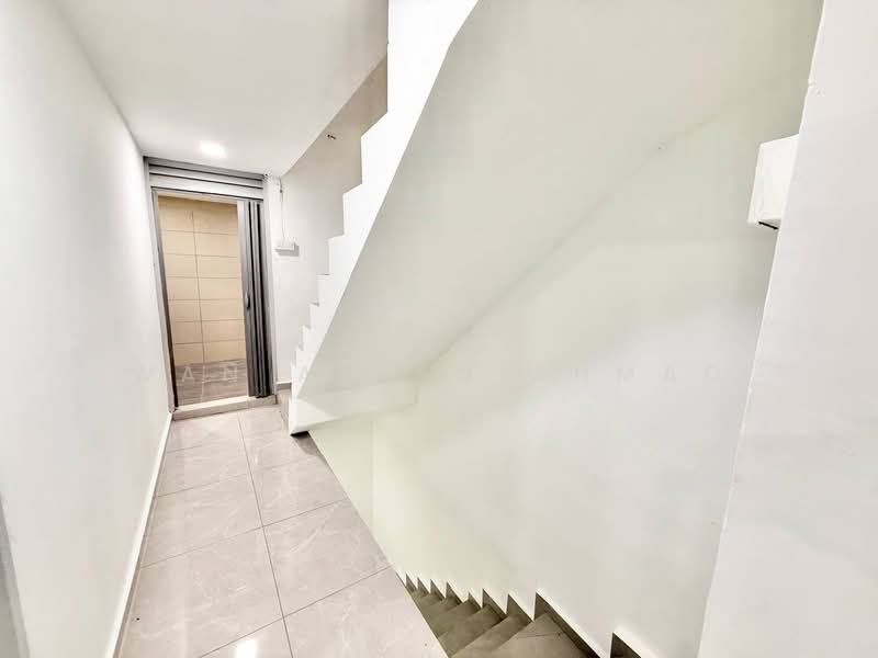 2.5-storey Terraced House for Sale in Petaling Jaya (Selangor) - Wan Azlan Ahmad - Corridor - PropertyGuru.com.my