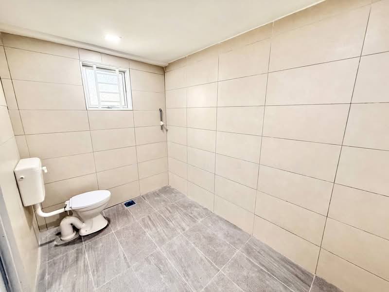 2.5-storey Terraced House for Sale in Petaling Jaya (Selangor) - Wan Azlan Ahmad - Bathroom - PropertyGuru.com.my