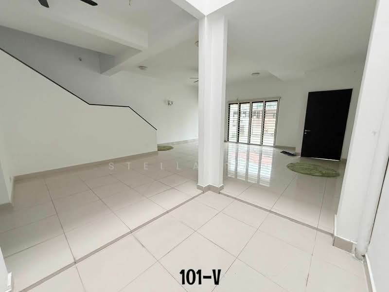 Rumah Teres untuk Dijual di Bandar Bukit Raja (Klang) - Stella Tan - Living Room - PropertyGuru.com.my