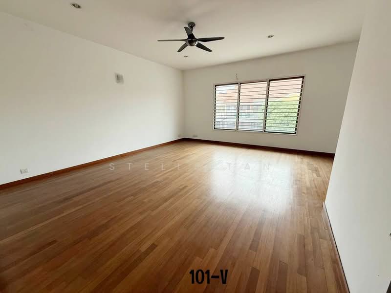 Rumah Teres untuk Dijual di Bandar Bukit Raja (Klang) - Stella Tan - Living Room - PropertyGuru.com.my