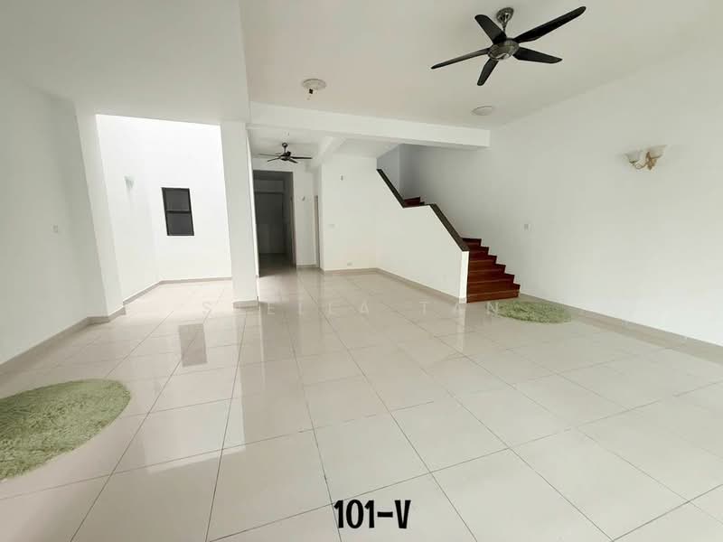 Rumah Teres untuk Dijual di Bandar Bukit Raja (Klang) - Stella Tan - Living Room - PropertyGuru.com.my
