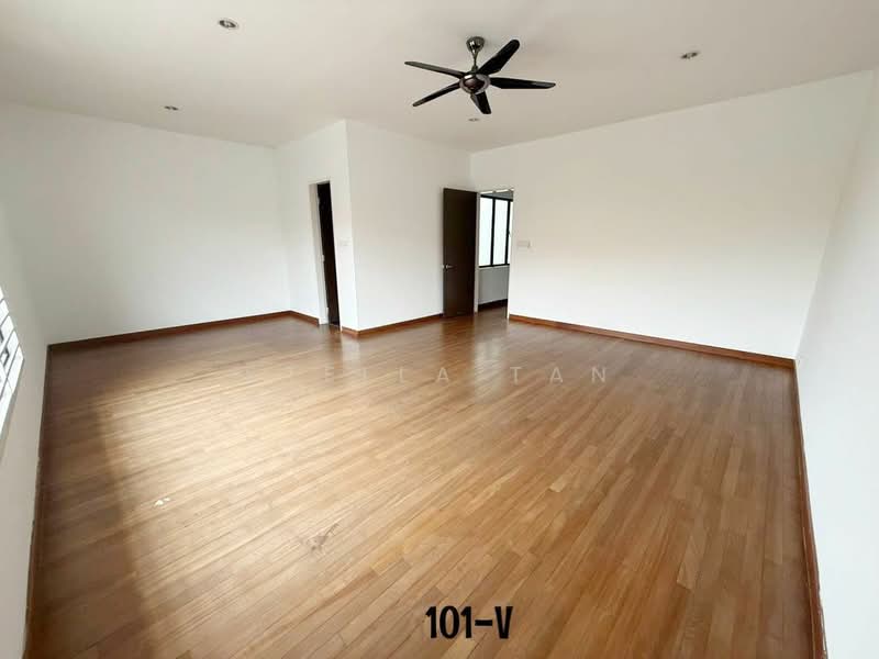 Rumah Teres untuk Dijual di Bandar Bukit Raja (Klang) - Stella Tan - Living Room - PropertyGuru.com.my