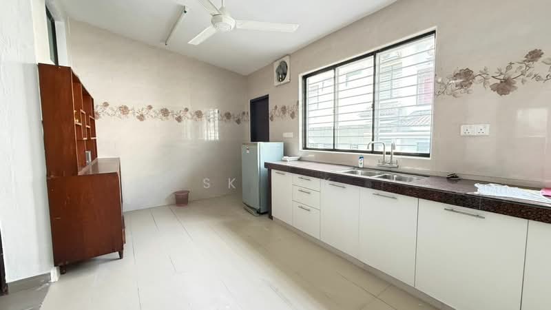 2-storey Terraced House for Sale in Rawang (Selangor) - SK Luk - Kitchen - PropertyGuru.com.my