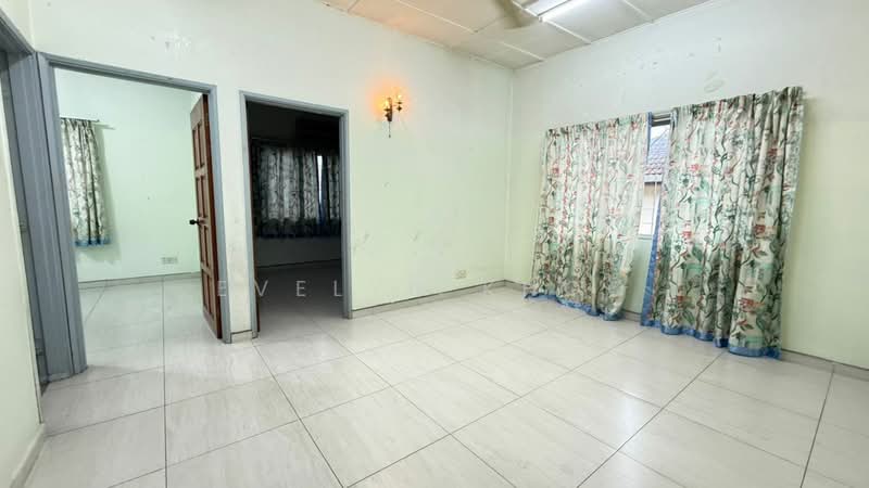 Bungalow for Sale in New Green Park (Rawang) - Evelyn Khoo - Hallway - PropertyGuru.com.my