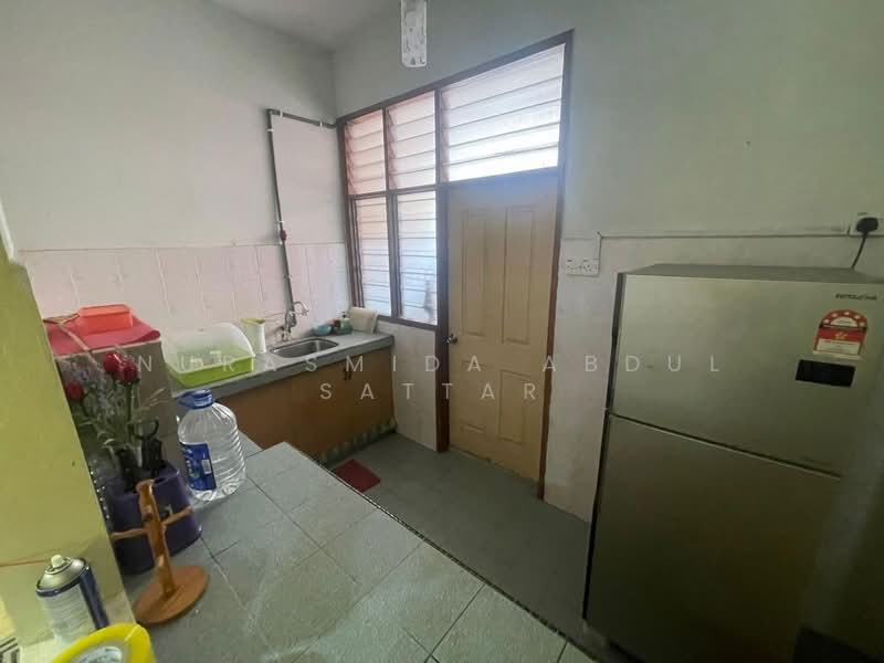 2.5-storey Terraced House for Sale in Taman Bukit Kelisa (Seremban) - Nurasmida Abdul Sattar - Kitchen - PropertyGuru.com.my