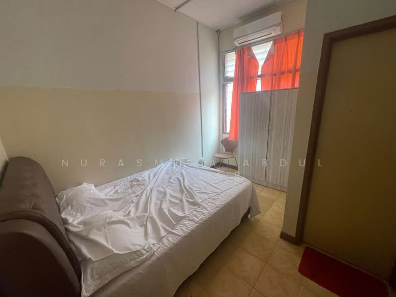 2.5-storey Terraced House for Sale in Taman Bukit Kelisa (Seremban) - Nurasmida Abdul Sattar - Bedroom - PropertyGuru.com.my