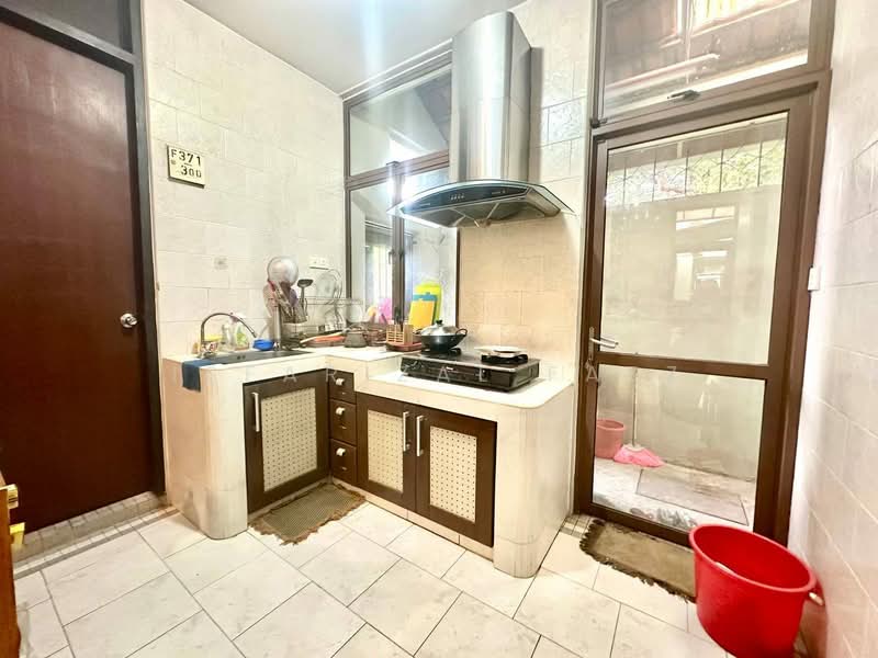 2-storey Terraced House for Sale in Bukit Jelutong (Shah Alam) - Isfarizal fazz - Kitchen - PropertyGuru.com.my