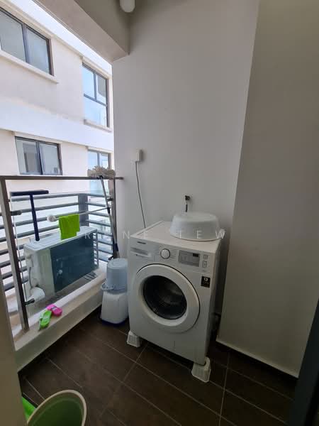Condominium for Rent at Bay Point @ Country Garden Danga Bay - Rene Tew - Balcony - PropertyGuru.com.my