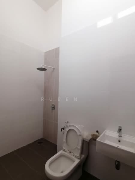 2-storey Terraced House for Sale in Cyberjaya (Selangor) - Ruben . - Bathroom - PropertyGuru.com.my