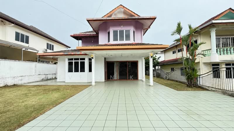Bungalow for Rent in New Green Park (Rawang) - Evelyn Khoo - Car Porch - PropertyGuru.com.my