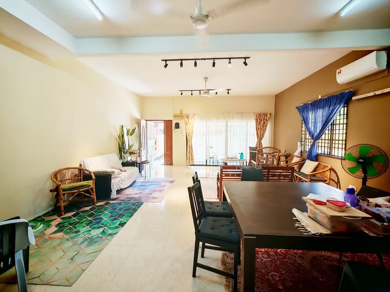2-storey Terraced House for Sale in Taman Puncak Perdana (Shah Alam) - Allen Ang - Living Room - PropertyGuru.com.my