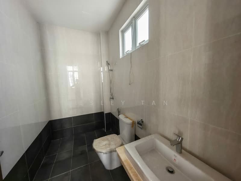 Rumah Banglo untuk Dijual di Taman Kota Syahbandar (Melaka City) - Wesley Tan - Bathroom - PropertyGuru.com.my