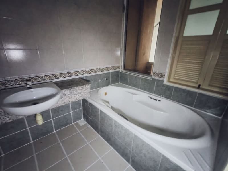 2-storey Terraced House for Sale in Taman Sri Pulai Perdana (Skudai) - Simpson Poh - Bathroom - PropertyGuru.com.my