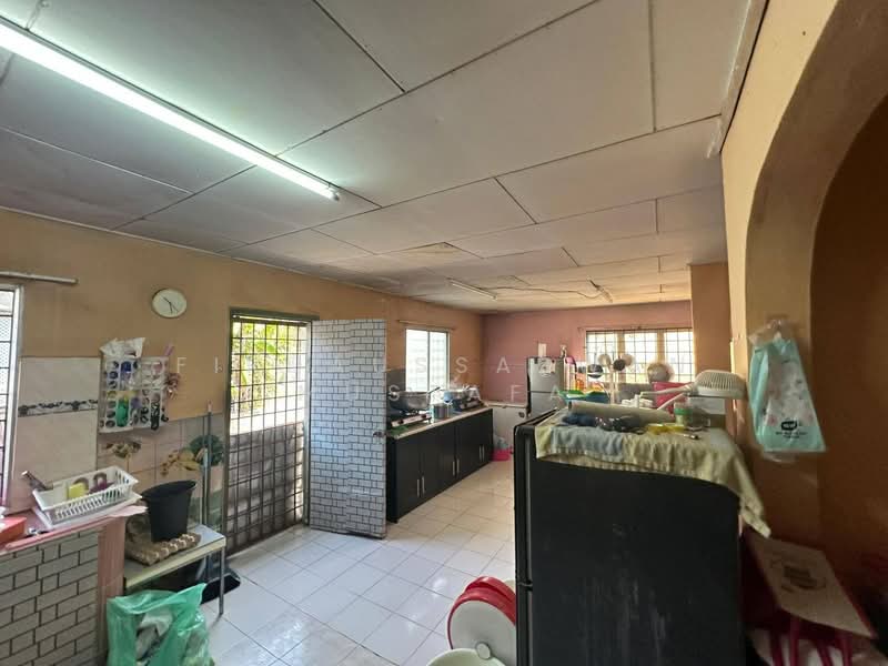 1-storey Terraced House for Sale in Bandar Tasik Puteri (Rawang) - Firdaussazwan Mustafa - Kitchen - PropertyGuru.com.my
