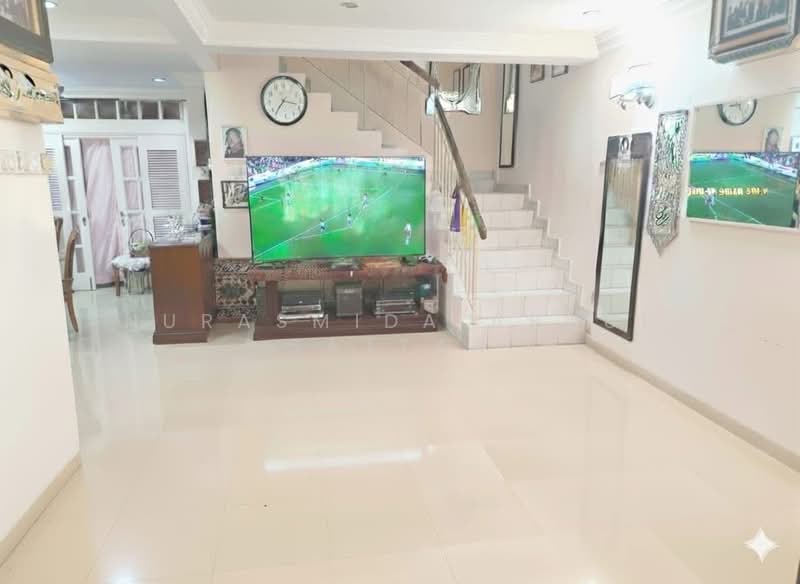 Rumah Teres 2 Tingkat untuk Dijual di Taman Alam Megah (Shah Alam) - Nurasmida Abdul Sattar - Living Room - PropertyGuru.com.my