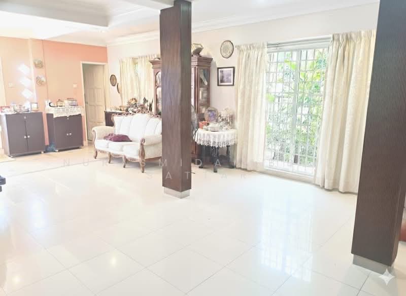 Rumah Teres 2 Tingkat untuk Dijual di Taman Alam Megah (Shah Alam) - Nurasmida Abdul Sattar - Living Room - PropertyGuru.com.my