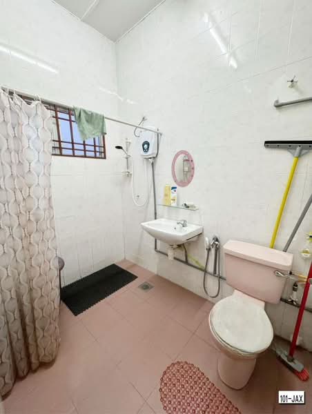 Rumah Teres 2 Tingkat untuk Dijual di Klang (Selangor) - Ethan Chua - Bathroom - PropertyGuru.com.my