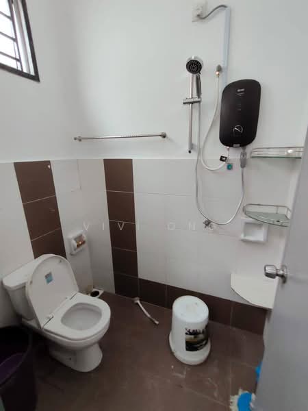 Rumah Teres 2 Tingkat untuk Disewa di Taman Setia Indah (Tebrau) - Vivi Ong - Bathroom - PropertyGuru.com.my