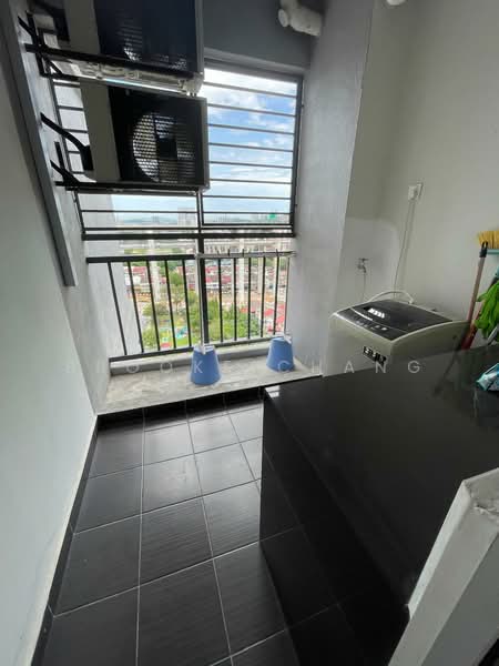 Servis Apartment untuk Dijual di Maxim Residences - Brooke Chang - Balcony - PropertyGuru.com.my