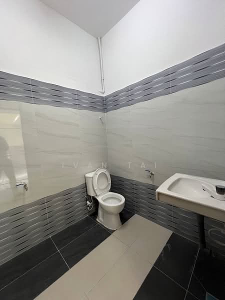 Rumah Teres 2 Tingkat untuk Dijual di Ipoh Garden (Ipoh) - Ivan Tai - Bathroom - PropertyGuru.com.my