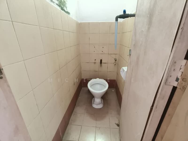 Kilang untuk Disewa di Kawasan Perindustrian Mount Austin (Tebrau) - Michelle He - Bathroom - PropertyGuru.com.my