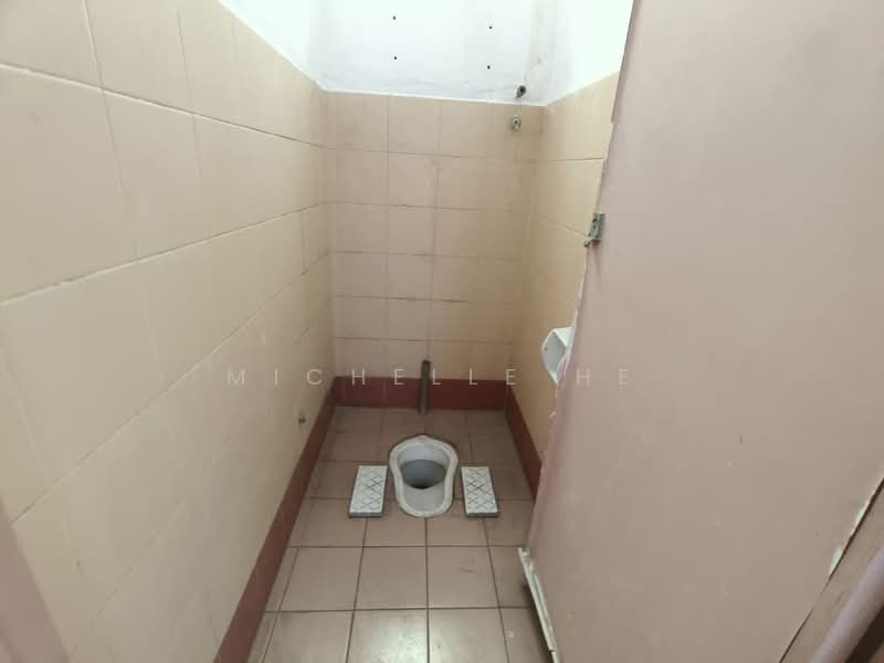 Kilang untuk Disewa di Kawasan Perindustrian Mount Austin (Tebrau) - Michelle He - Bathroom - PropertyGuru.com.my