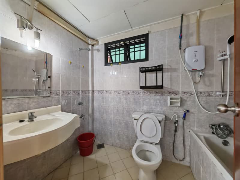 Rumah Teres 2 Tingkat untuk Dijual di Taman Mount Austin (Tebrau) - William Tay - Bathroom - PropertyGuru.com.my