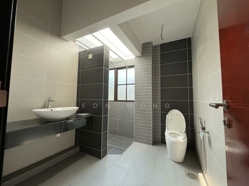 Semi-Detached House for Sale in Rawang (Selangor) - Leon Wong - Bathroom - PropertyGuru.com.my
