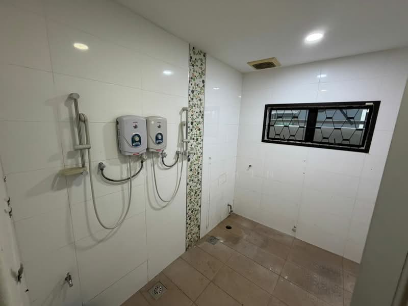 Bungalow for Sale in Taman Kebun Teh (Johor Bahru) - Joey Chin - Bathroom - PropertyGuru.com.my