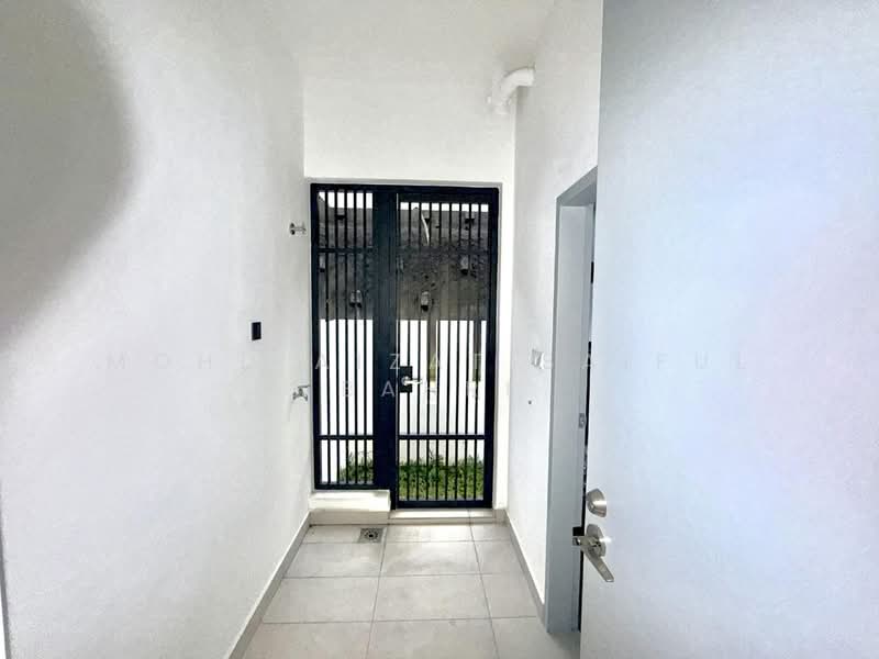 2-storey Terraced House for Sale in Shah Alam (Selangor) - Mohd Aizat Saiful Bahri - Entrance - PropertyGuru.com.my