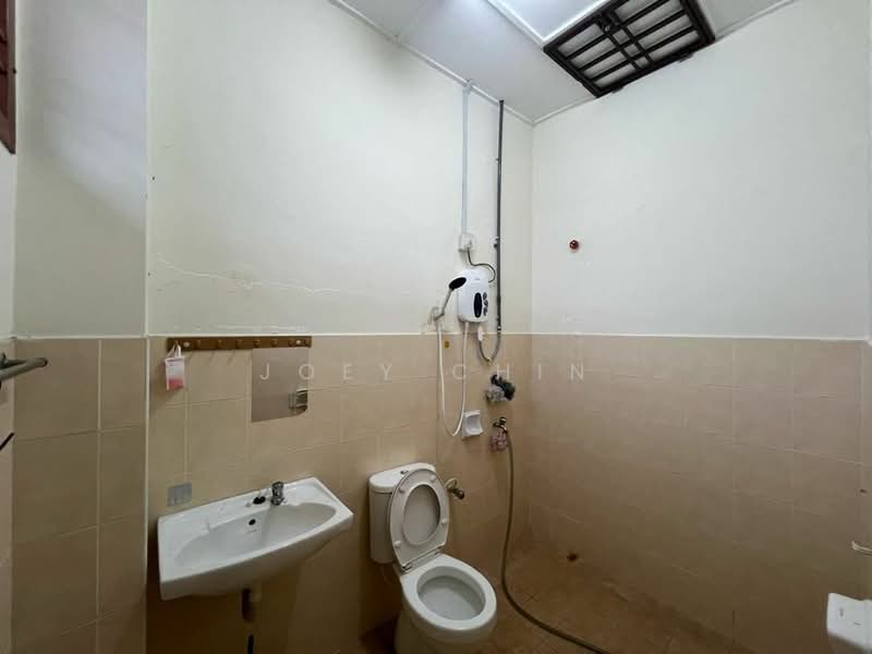 2-storey Terraced House for Sale in Austin (Johor Bahru) - Joey Chin - Bathroom - PropertyGuru.com.my