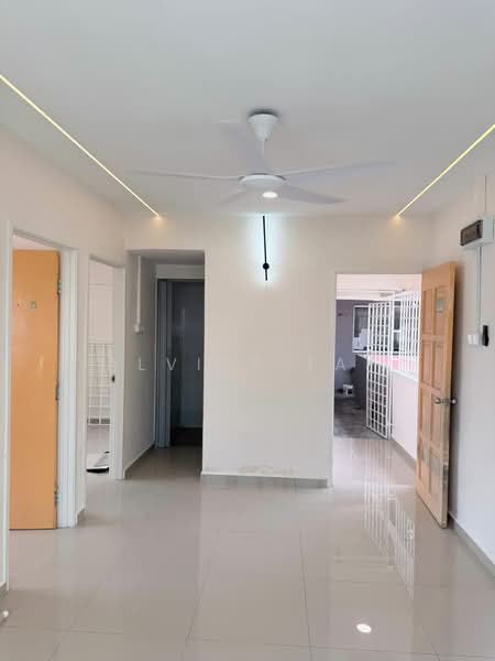 Rumah Flat untuk Dijual di Flat Taman Rinting - Alviss Tay - Living Room - PropertyGuru.com.my