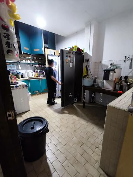 Semi-Detached House for Sale in Taman Maluri (Cheras) - Mohd Aizat Saiful Bahri - Kitchen - PropertyGuru.com.my