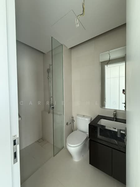 Kediaman Servis untuk Dijual di Regent Suites @ Pavilion Damansara Heights - Carrie Cheng - Ensuite Bathroom - PropertyGuru.com.my
