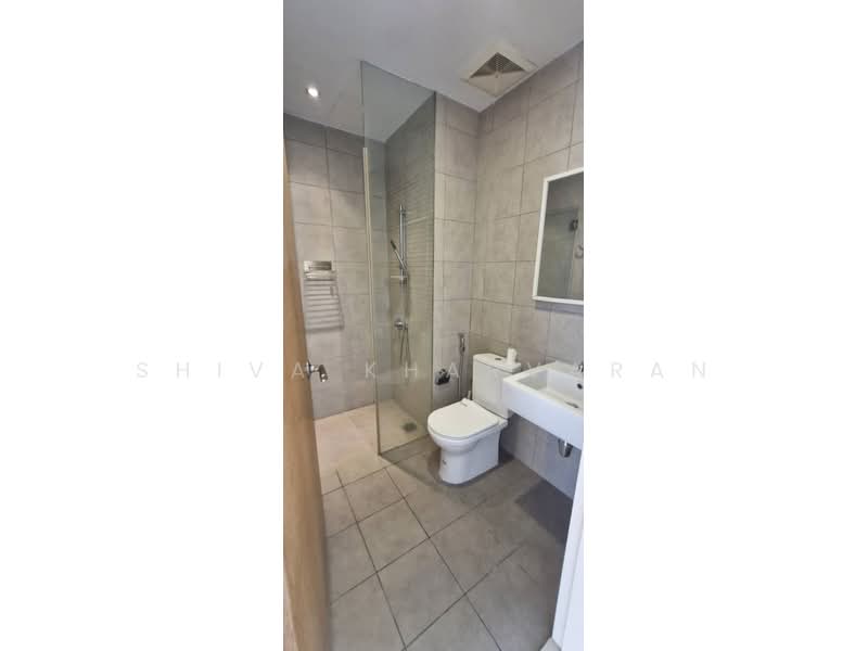 Servis Apartment untuk Disewa di Setia SKY Residences - Shiva Kharvaran - Bathroom - PropertyGuru.com.my