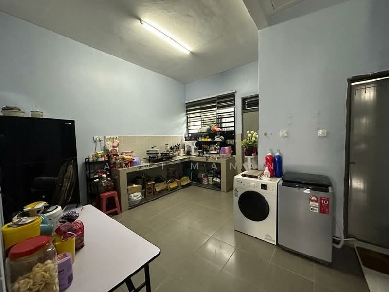 Semi-Detached House for Sale in Telok Panglima Garang (Selangor) - Amni Manan - Kitchen - PropertyGuru.com.my