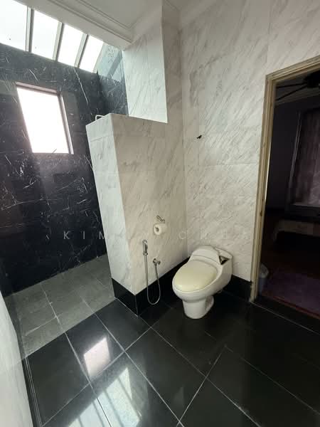 Bungalow for Sale in Bandar Putra Permai (Seri Kembangan) - Kimmy Chua - Bathroom - PropertyGuru.com.my